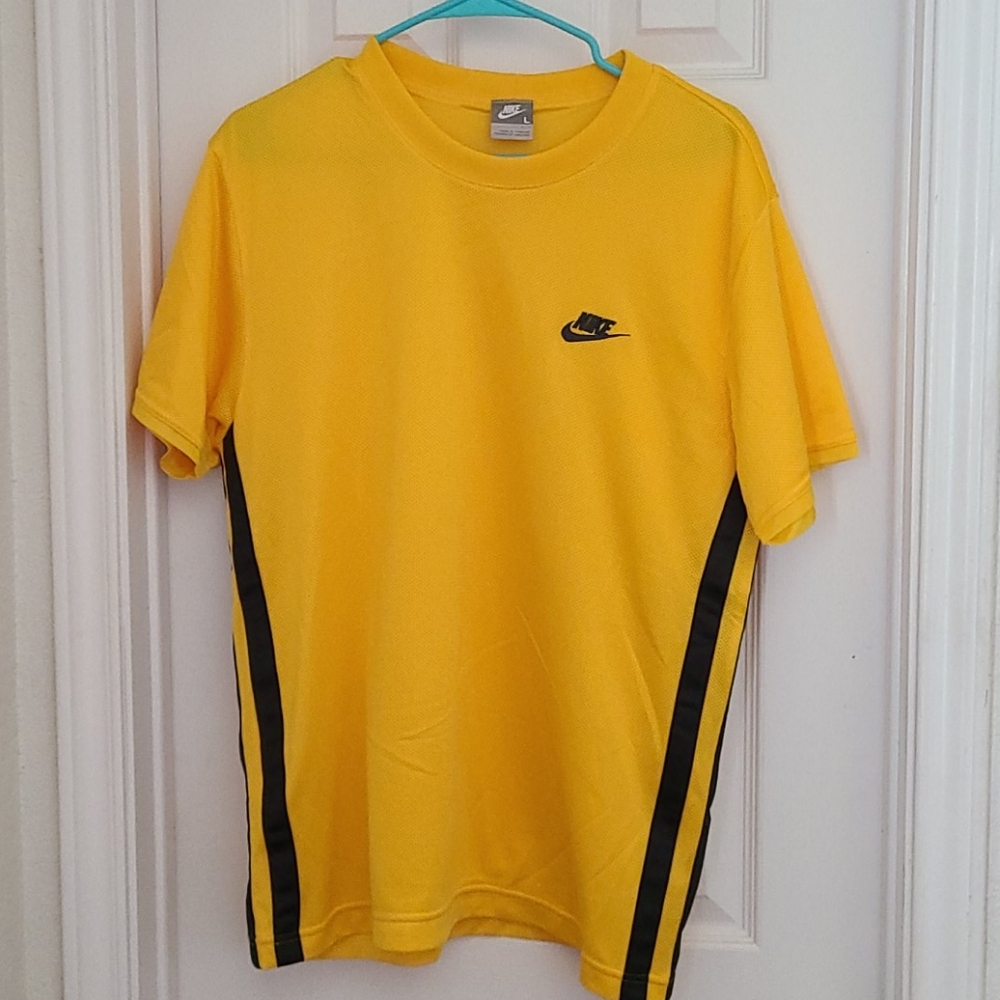 Mens nike shirt size large yellow black